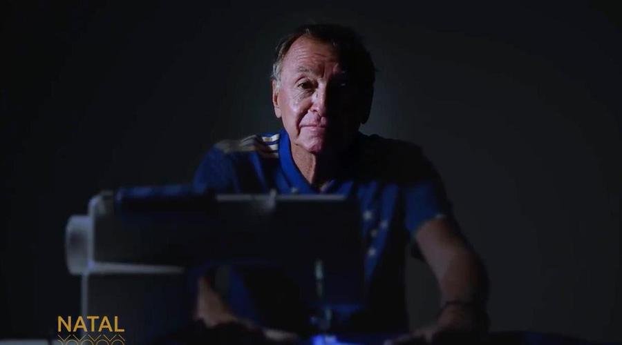 Cruzeiro apresenta camisa para o ano do centenário. Ídolo do clube, ex-ponta Natal participou do lançamento