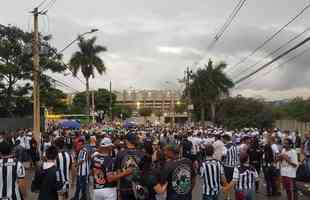 Torcida do Atltico no entorno do Mineiro antes da partida contra o Juventude pela 34 rodada do Campeonato Brasileiro