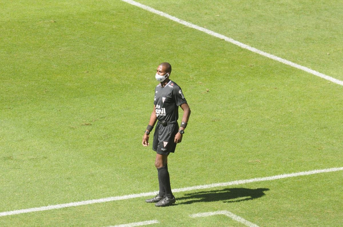 Na retomada do Campeonato Mineiro, Cruzeiro e URT se enfrentaram no Mineiro