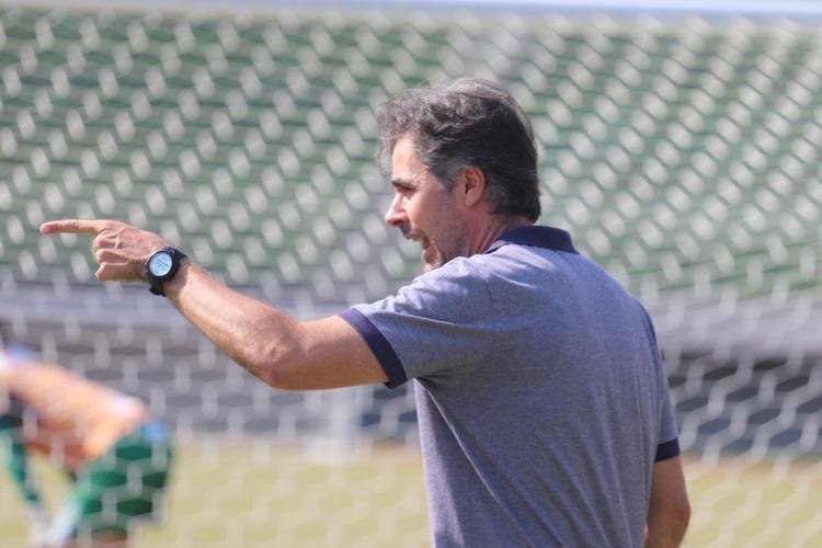 O preparado fsico da equipe sub-20 do Cruzeiro, ngelo Alves, recebeu o diagnstico positivo para COVID-19 nesta sexta-feira. O treinador realizou o exame protocolar que indicou para a infeco antes da partida contra o Sport, pela 14 rodada do Campeonato Brasileiro Sub-20. 