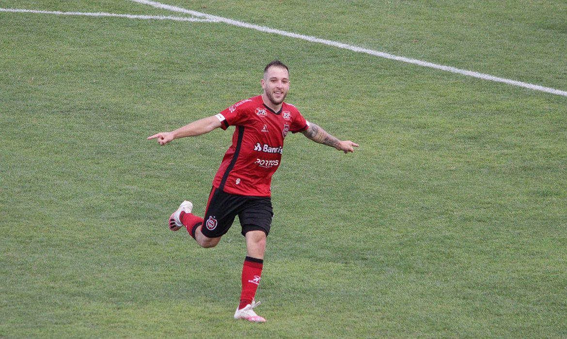 Bruno José - o Cruzeiro ainda negocia com o Internacional os moldes da transferência do atacante de 22 anos. Em 2020, ele participou da Série B pelo Brasil de Pelotas e marcou seis gols em 22 jogos.