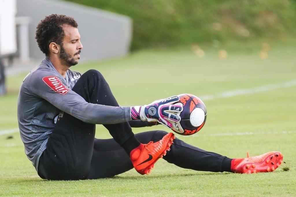 Fotos do treino do Galo com Victor e Luan em campo