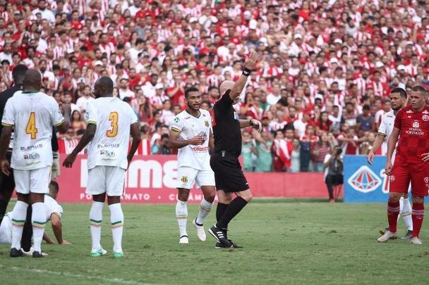 Náutico e Sampaio Corrêa iniciaram a decisão da Série C neste domingo