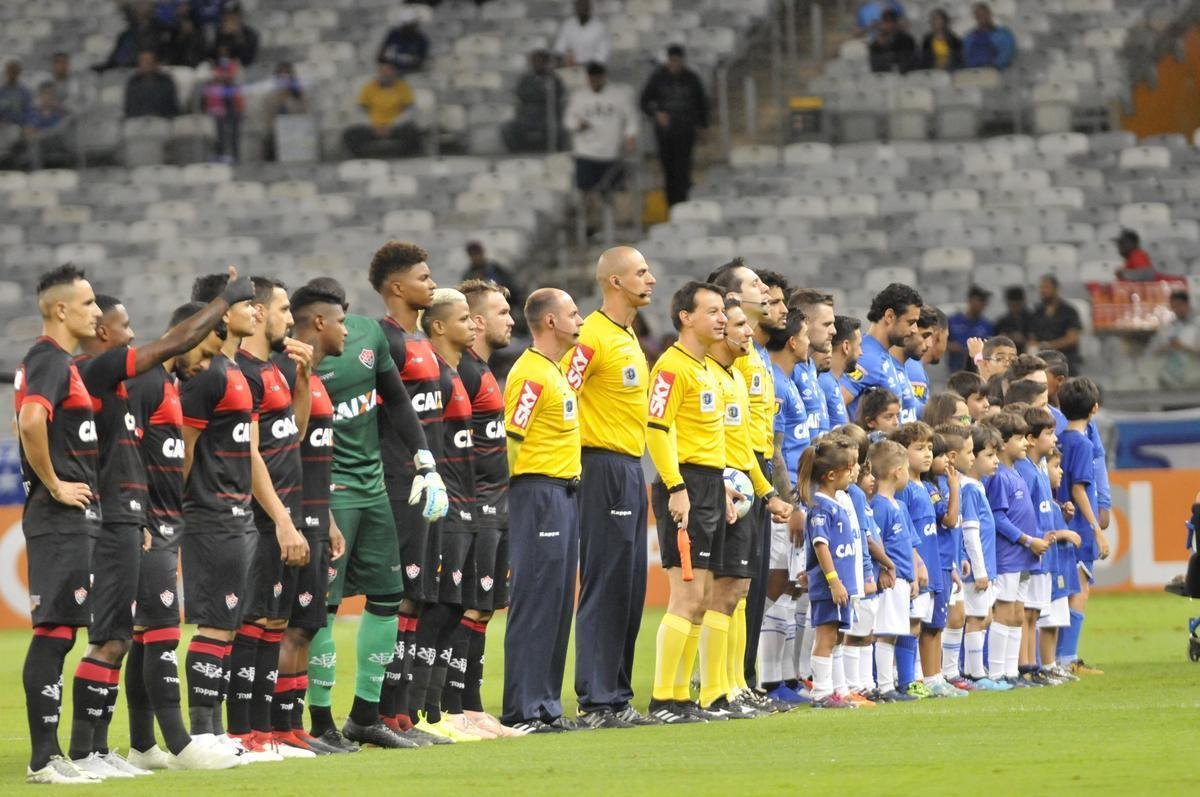 No segundo tempo, Fred marcou duas vezes e ampliou vantagem do Cruzeiro para 3 a 0