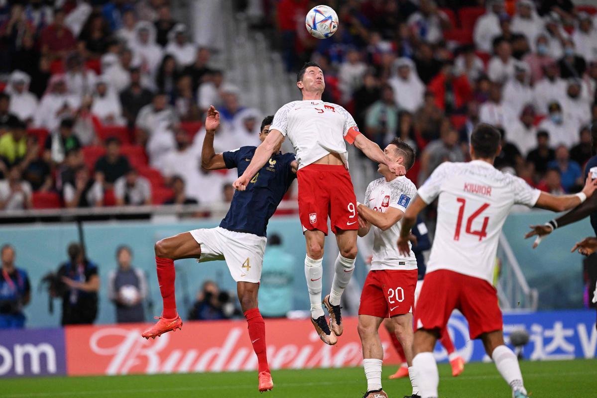 Lances da partida entre Frana e Polnia, pelas oitavas de final da Copa do Mundo.