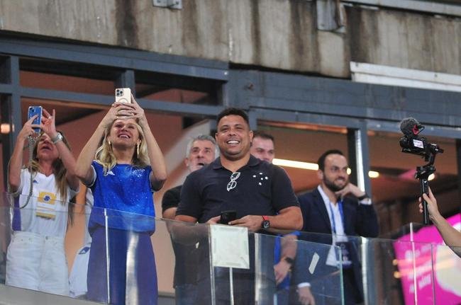 Festa da torcida do Cruzeiro no Mineiro diante do Vasco pela Srie B