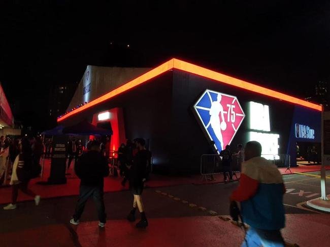 Evento da NBA reuniu milhares de fãs para acompanhar à primeira partida da final entre Celtics e Warriors