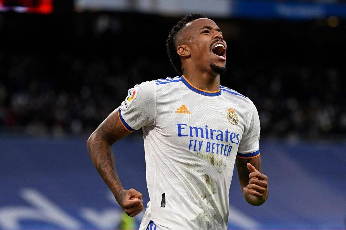 Milito assumiu a titularidade no Real nesta temporada e forma boa dupla de zaga com David Alaba