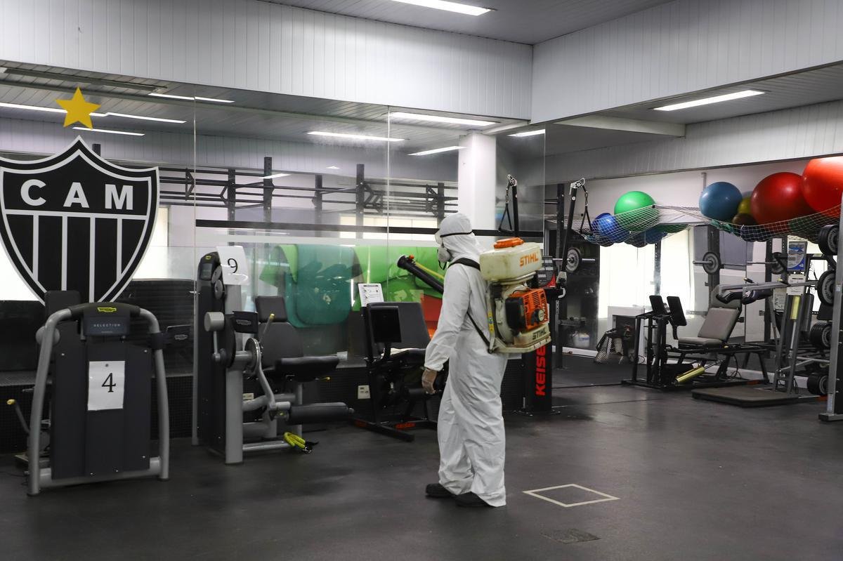 Fotos da desinfeco na Cidade do Galo