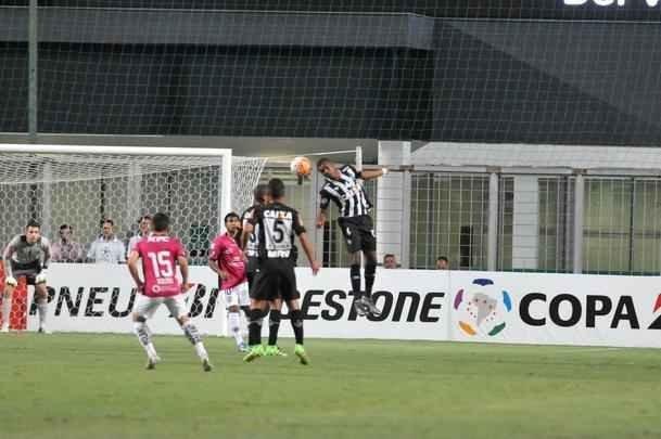 Atltico marcou gol sobre o Del Valle logo aos trs minutos, com Pratto, e explodiu Independncia