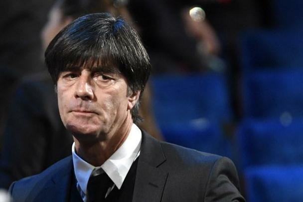 Ex-jogadores e personalidades do futebol acompanharam sorteio dos grupos da Copa do Mundo