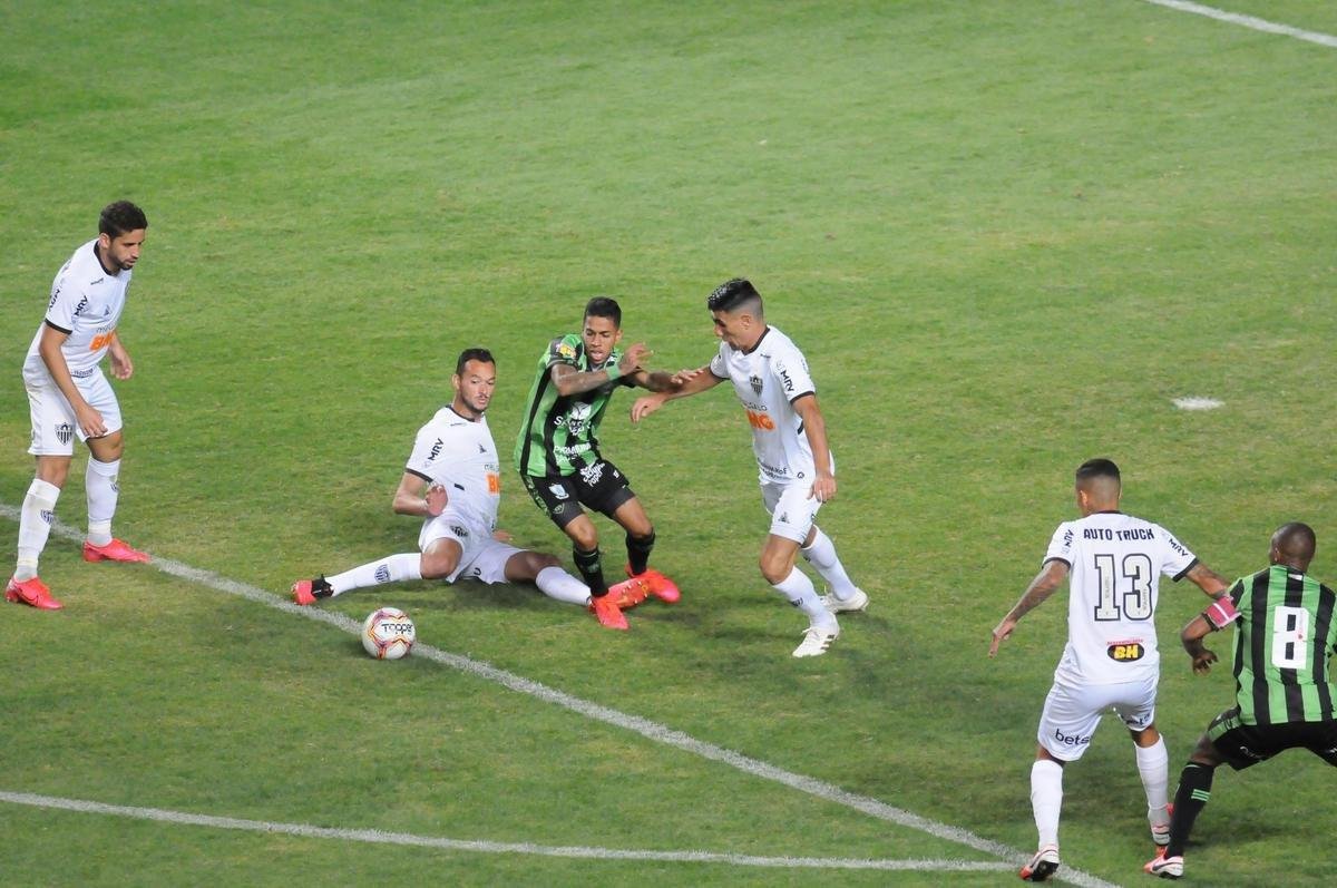 Marrony ampliou e fez 2 a 0 para o Atltico no Independncia