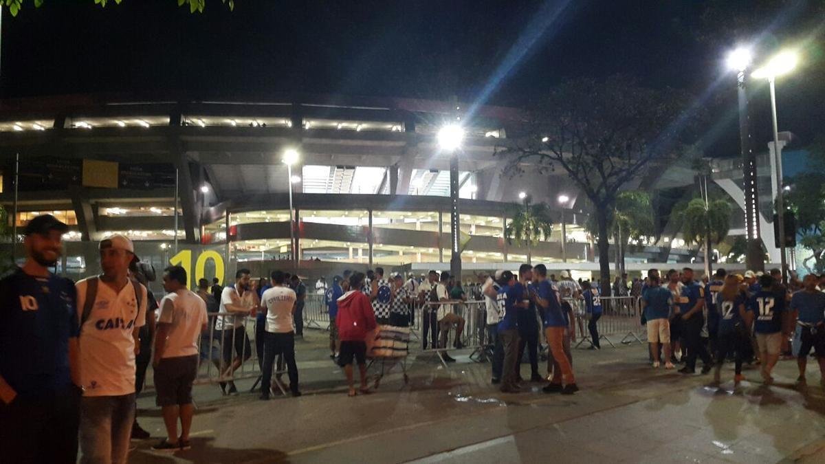 Mais de cinco mil cruzeirenses foram ao Maracan acompanhar o primeiro jogo da deciso