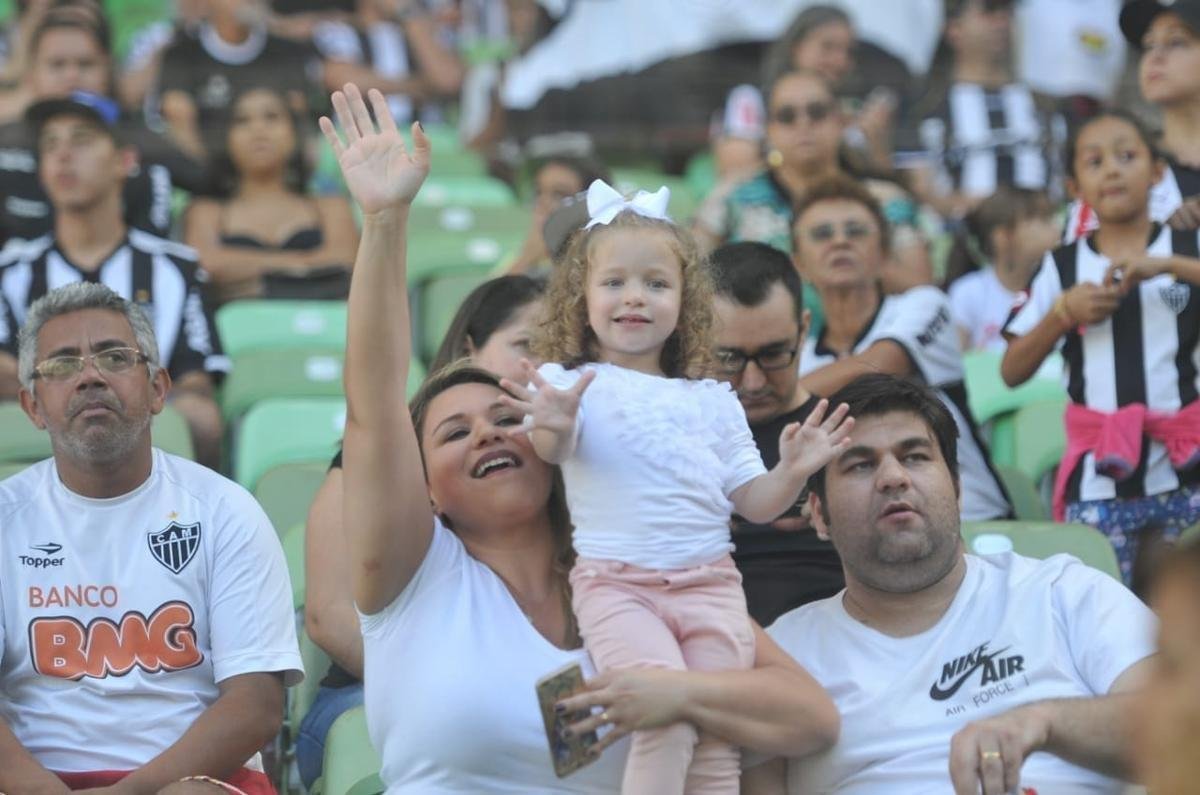 Torcida do Atltico acompanha duelo contra o Palmeiras, no Independncia