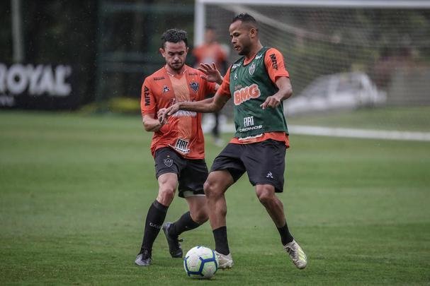 Atlético treina com Victor e Jair em campo; veja fotos