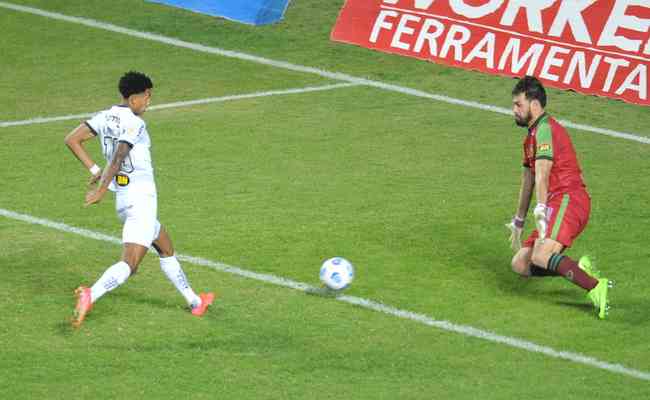 Momento em que Dylan marca o gol do Atltico contra o Amrica