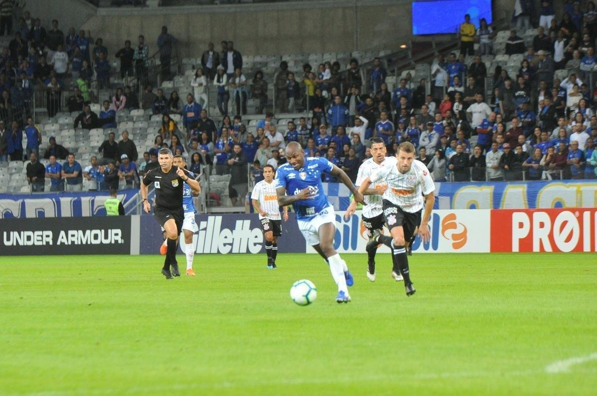 Fotos de Cruzeiro x Corinthians, no Mineiro, pela oitava rodada do Campeonato Brasileiro