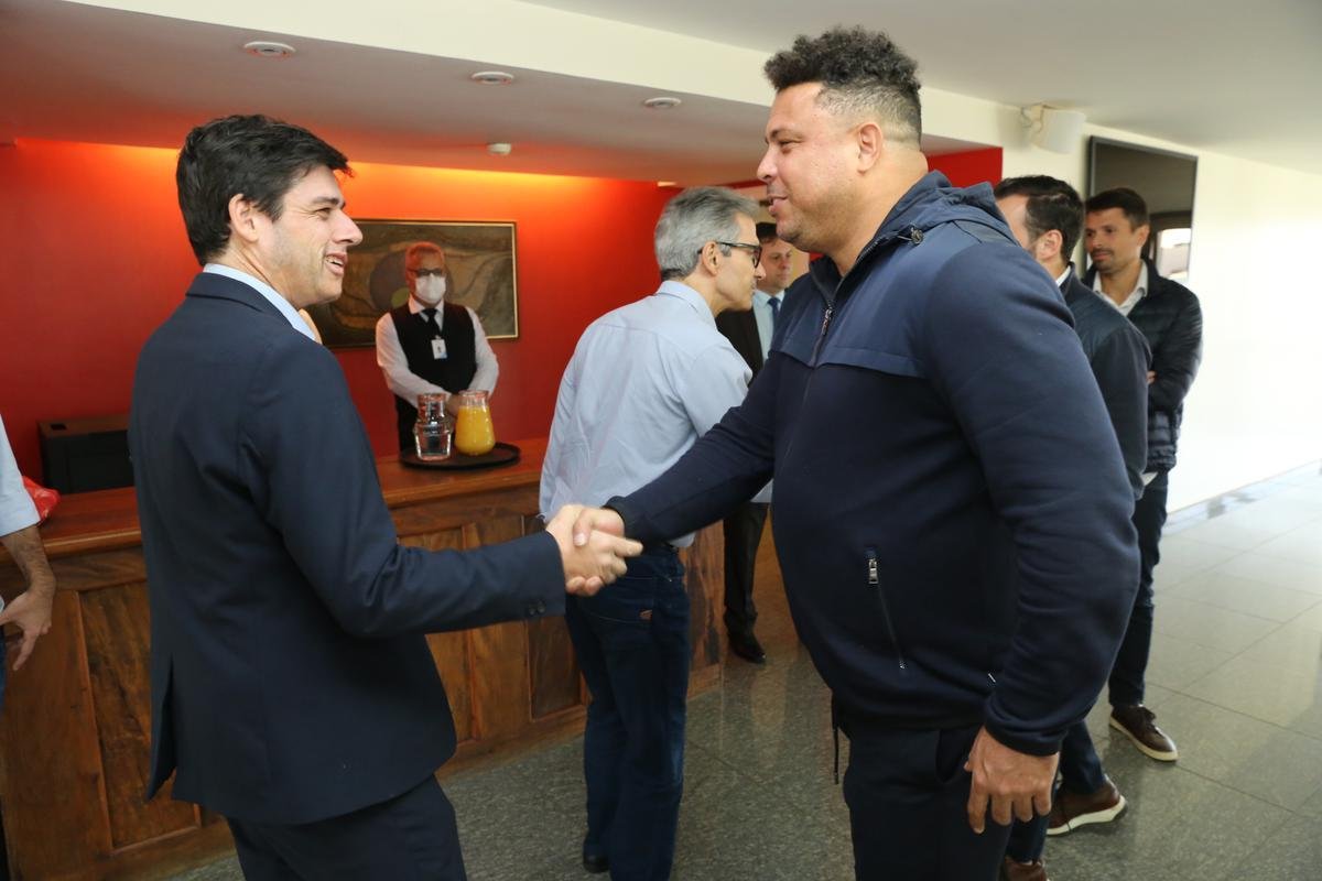 Encontro de Ronaldo, s�cio majorit�rio da SAF do Cruzeiro, com o governador de Minas, Romeu Zema, na sede do Banco BDMG, em Belo Horizonte