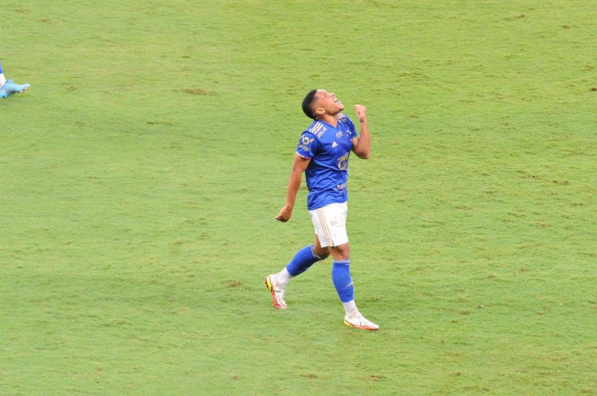 Gol de Vitor Roque, do Cruzeiro, no clssico contra o Atltico
