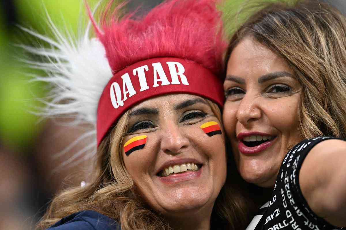 Costarriquenhos e alemes na partida pelo Grupo E da Copa do Mundo, no Estdio Al Bayt, em Al-Khor