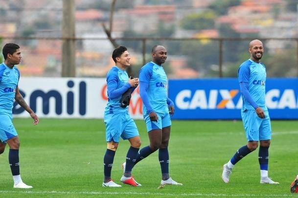 Cruzeiro iniciou preparao para clssico contra o Atltico com reservas em campo na Toca da Raposa II