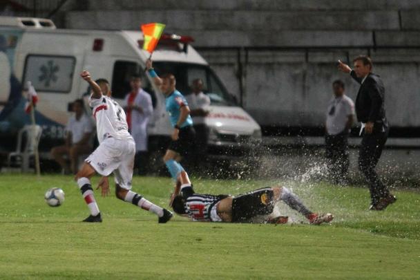 Santa Cruz e Botafogo-PB se enfrentaram pela 12ª rodada da Série C do Campeonato Brasileiro para se manterem na briga pelo G4