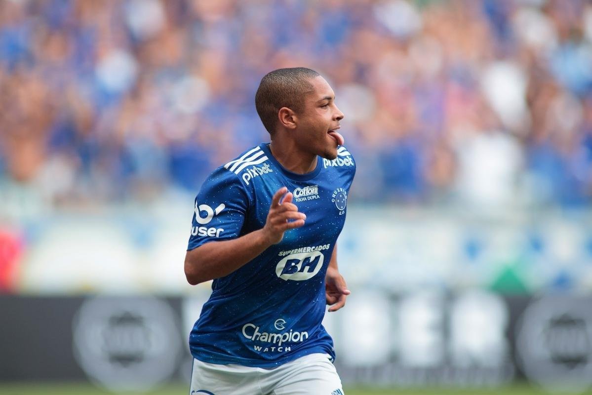 Vitor Roque marcou o segundo gol do Cruzeiro sobre o Athletic na semifinal do Mineiro, no Mineiro: 2 a 1