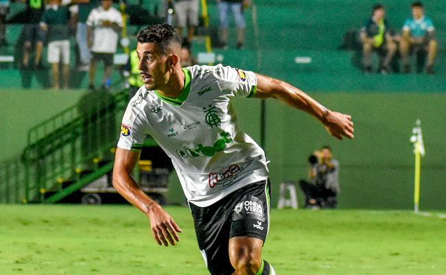 Danilo Avelar disputou 23 jogos pelo América nesta temporada