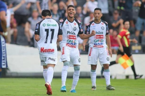 Operário-PR - está na quarta posição do Campeonato Paranaense, com 13 pontos em sete jogos. Na Copa do Brasil, passou facilmente pelo Barbalha, do Ceará, com vitória por 3 a 0. Emprestado pelo Athletico-PR, o atacante Douglas Coutinho, ex-Cruzeiro, é o principal jogador da equipe de Ponta Grossa no estadual. Ele marcou quatro gols. A equipe titular conta com André Luiz; Sávio, Juan Sosa, Bonfim e Danilo; Jardel, Régis Potiguar, Tomás Bastos e Bustamante; Douglas Coutinho e Jefinho.