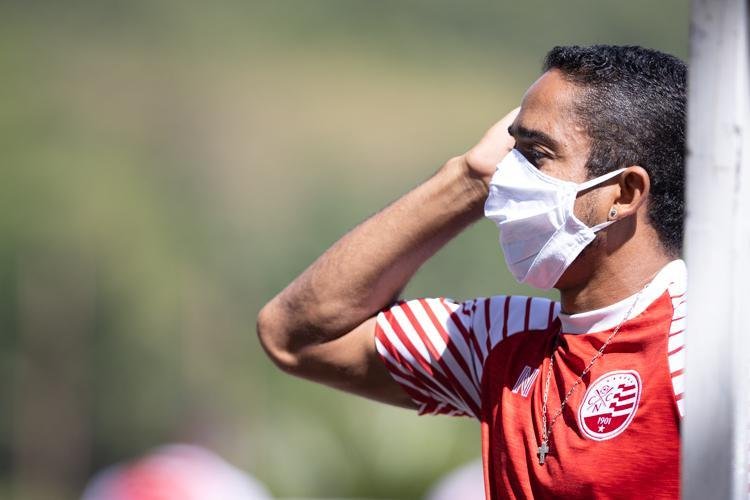 Jogadores, membros da comissão técnica, dirigentes e funcionários do Náutico realizaram testes para Covid-19 na manhã desta sexta-feira; resultados são previstos até a próxima segunda.