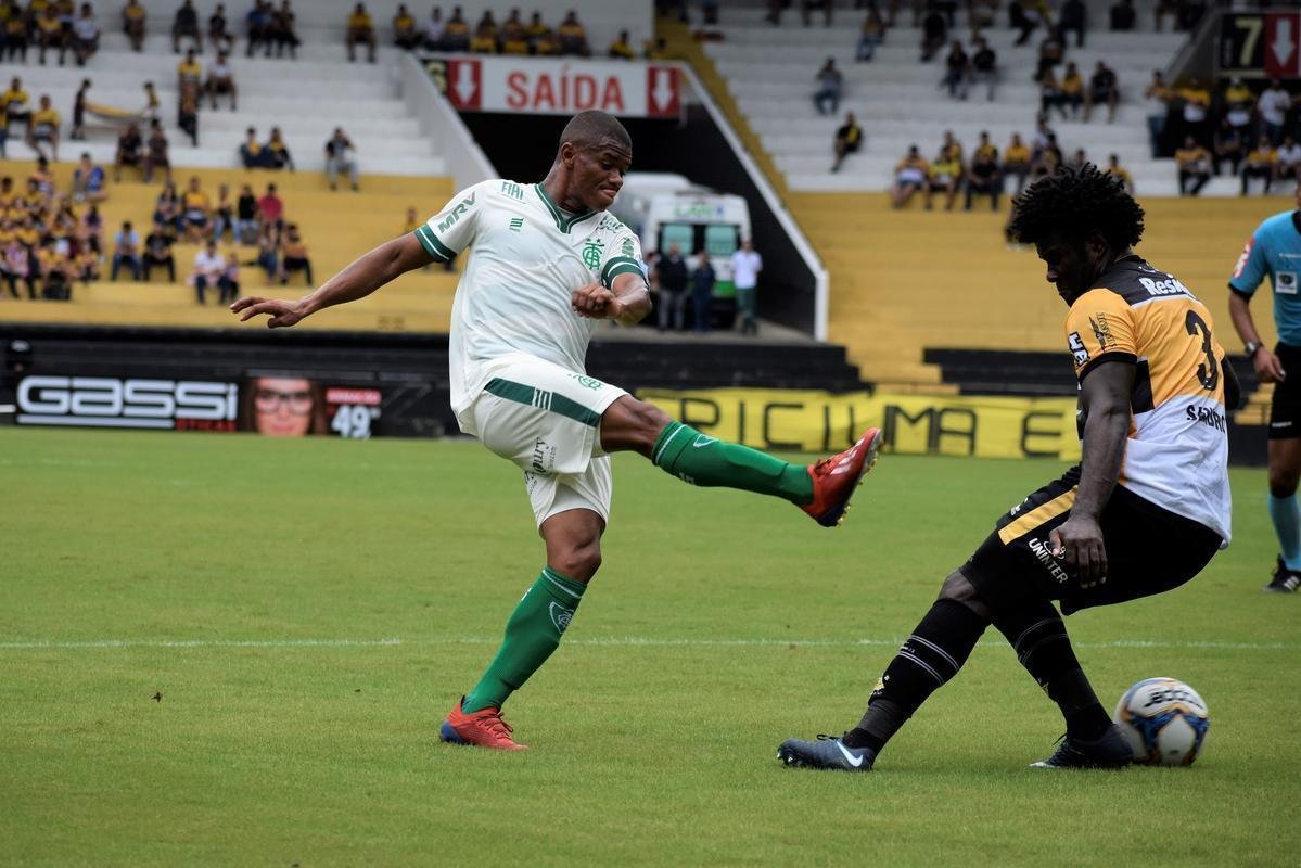 Cricima e Amrica se enfrentaram no Heriberto Hlse, pela terceira rodada da Srie B