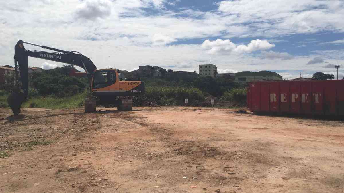 Comeam as obras para a construo do estdio do Atltico, em terreno localizado no bairro Califrnia, em Belo Horizonte 