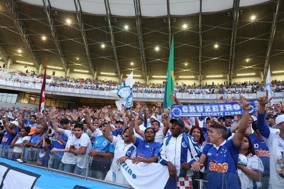 Imagens da torcida do Cruzeiro, no Mineiro, para o jogo com o Atltico-PR