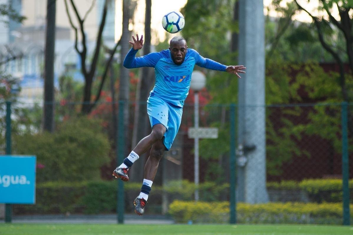 Antes de primeiro jogo da semifinal da Copa do Brasil, contra o Palmeiras, Cruzeiro treinou no CT do So Paulo, na Barra Funda, nesta tera-feira (11/09)