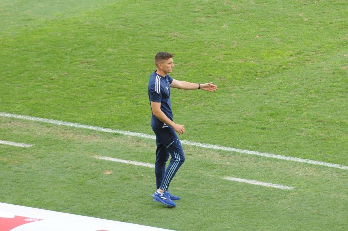 Fotos da partida entre Cruzeiro e Bahia, no Mineir�o, pela 20� rodada da S�rie B do Brasileiro