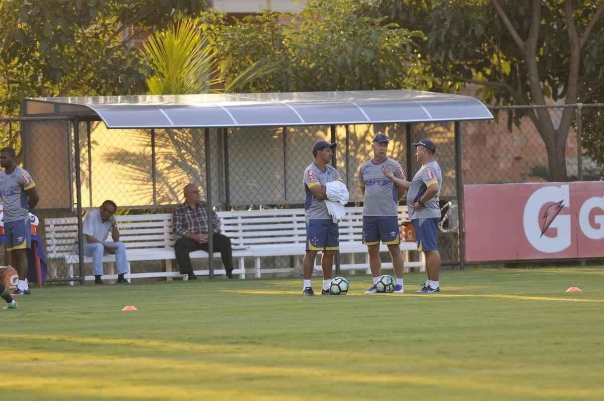 Mano Menezes testou novidades no Cruzeiro para enfrentar o So Paulo na estreia do Brasileiro