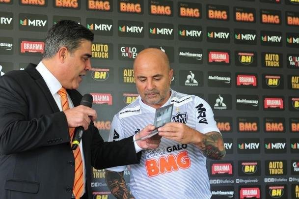 Sampaoli foi apresentado ao Atltico na tarde desta segunda-feira