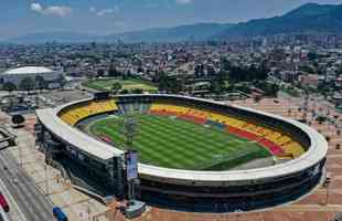 10 El Campn (7 jogos)  -  O estdio Nemesio Camacho, localizado em Bogot, na Colmbia, e mais conhecido com El Campn, recebeu sete partidas do Cruzeiro. Nele, o time celeste conquistou trs triunfos, teve duas derrotas e dois empates: 52,38% de aproveitamento.