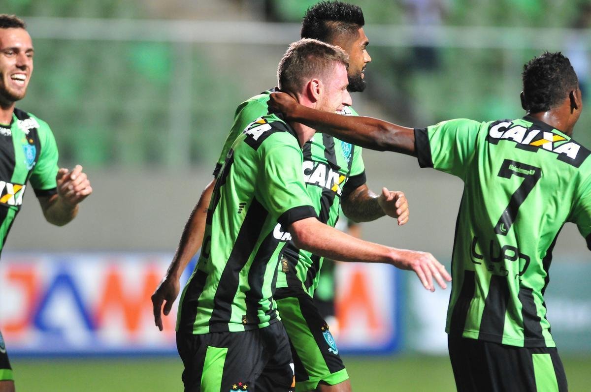 Fotos de Amrica x Caldense, no Independncia, pela 10 rodada do Campeonato Mineiro (Ramon Lisboa/EM D.A Press)