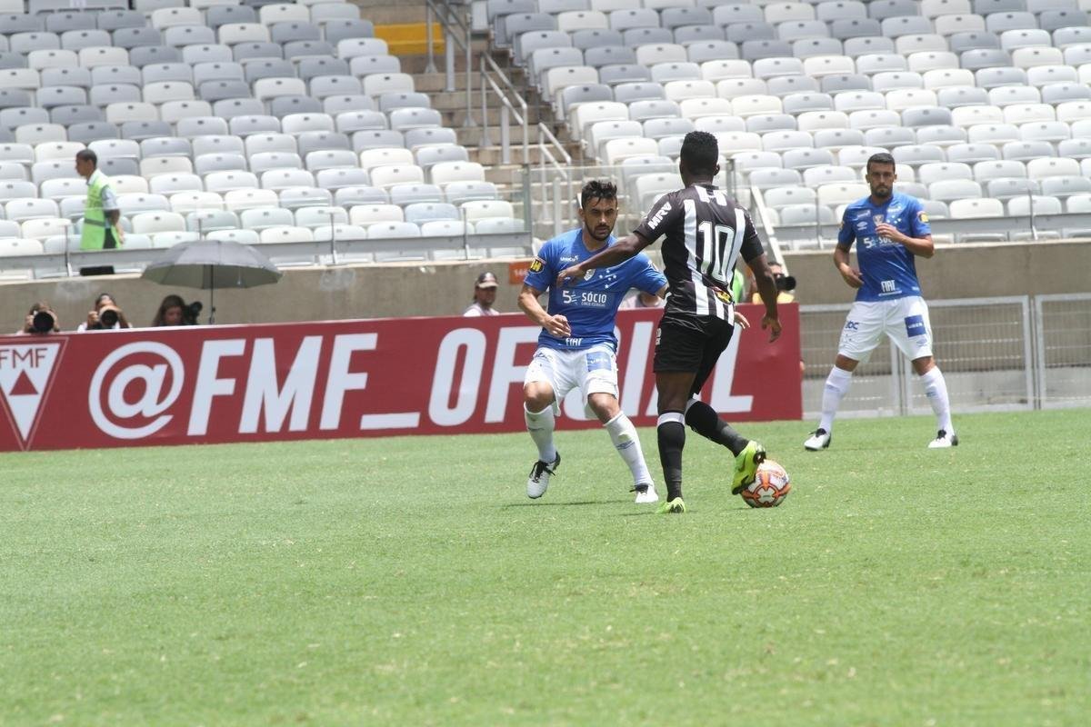 Fred abriu o placar para o Cruzeiro aos 15 minutos do segundo tempo em cobrana de pnalti