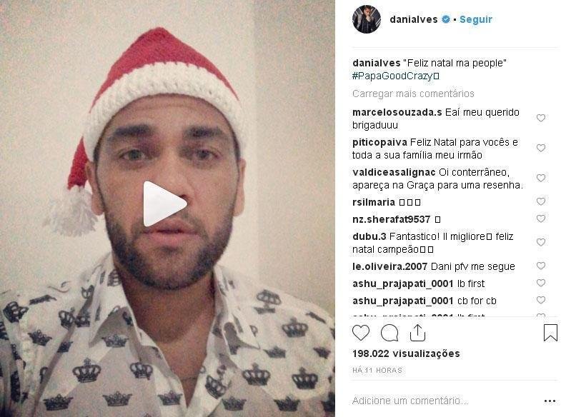 Daniel Alves gravou vdeos aos seguidores no Instagram