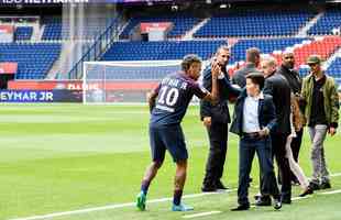 Imagens da apresentao de Neymar como grande reforo do Paris Saint-Germain