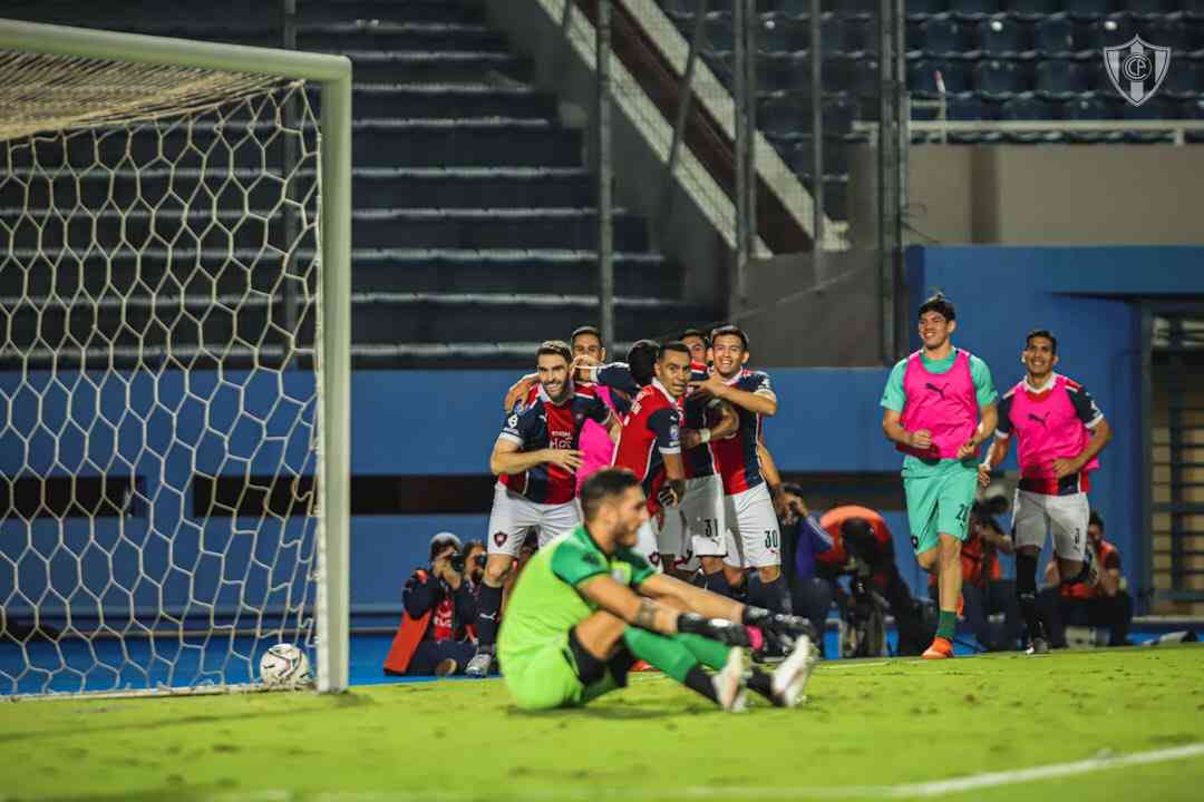 Palmeiras supera Cerro Porteño no Paraguai e chega a 50 vitórias