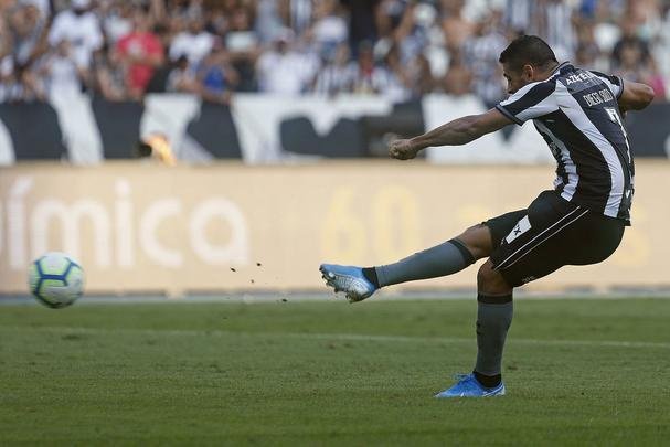 Fotos da vitória do Botafogo sobre o Atlético, por 2 a 1, no Engenhão, pela 18ª rodada do Brasileiro