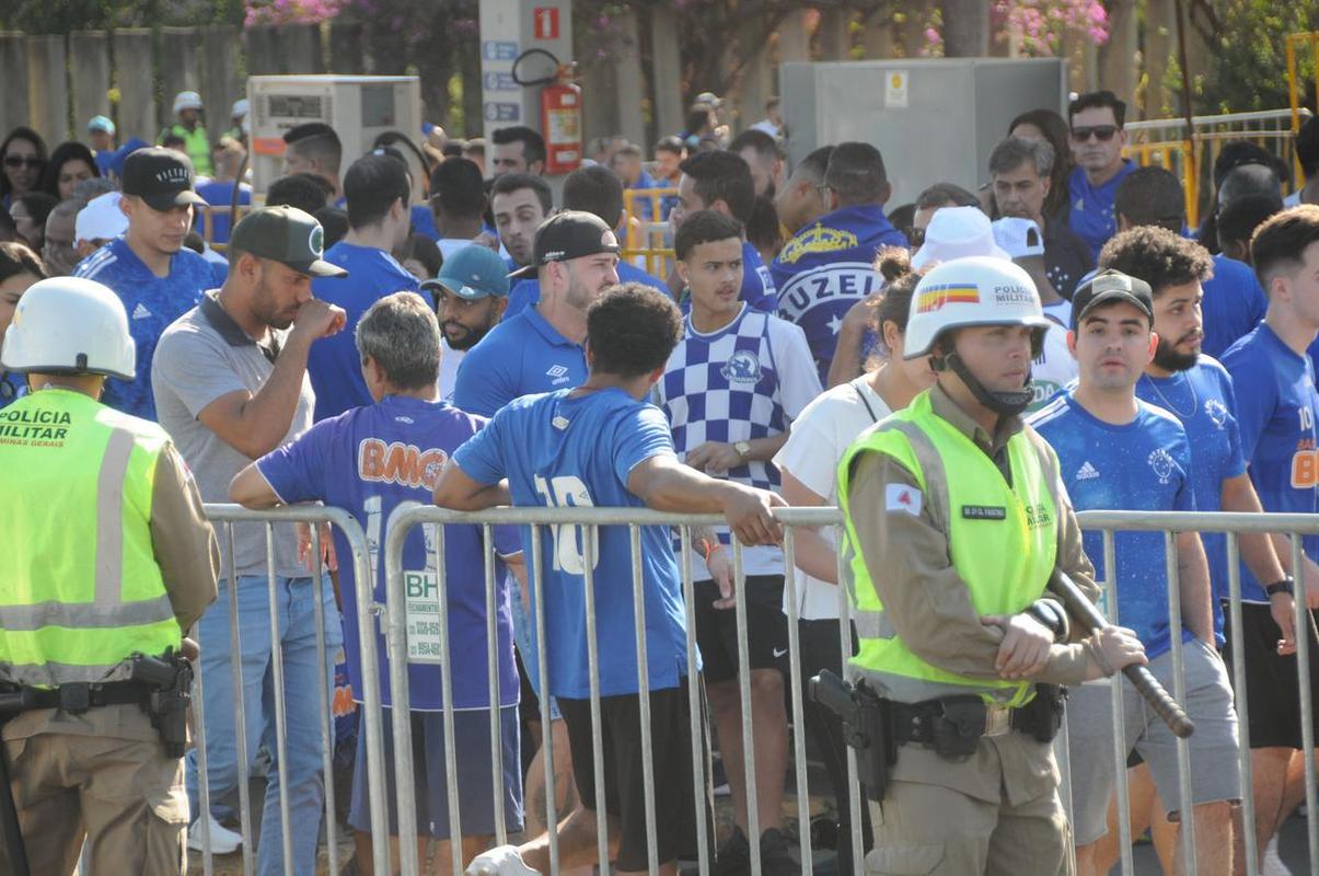 Cruzeiro x Bahia: fotos da torcida da Raposa no Mineiro