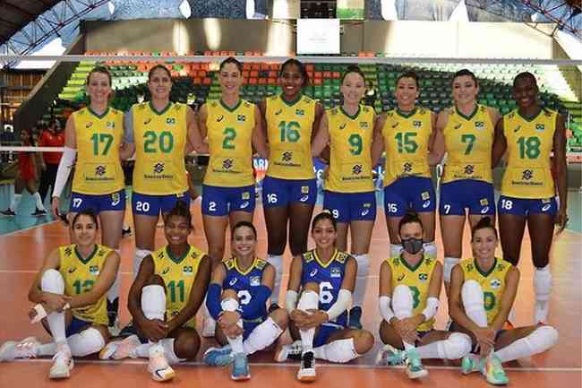 Brasil tem grupo mesclado entre jogadoras experientes e outras novatas 