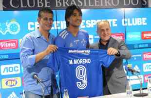 Fotos da apresentao do atacante Marcelo Moreno como novo reforo do Cruzeiro para 2020. Duante entrevista, jogador foi acompanhado pela esposa Marilisy Antonelli e pela filha, Maria Clara