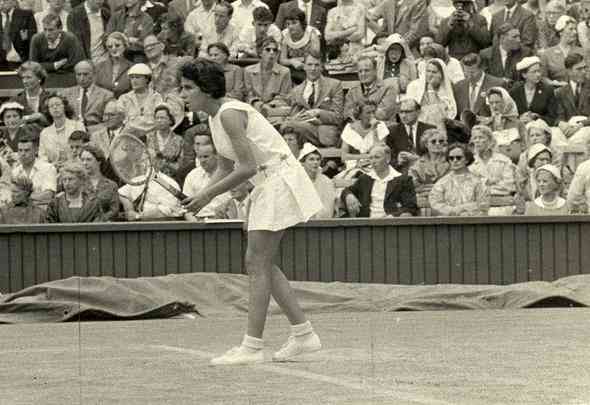 O Cruzeiro/EM/D.A Press - 16/07/1958 - Maria Esther Bueno conquistou Wimbledon de duplas femininas em 1958