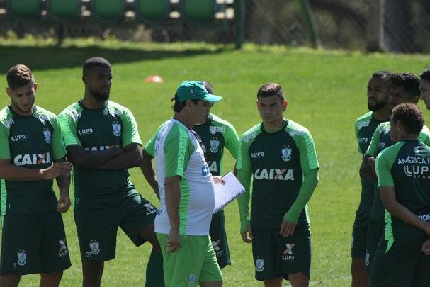Adilson comandou o primeiro treino no Amrica nesta quarta-feira