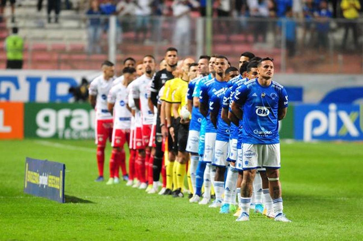 O Cruzeiro goleou o Nutico por 4 a 0 no Independncia, em Belo Horizonte, na 26 rodada da Srie B